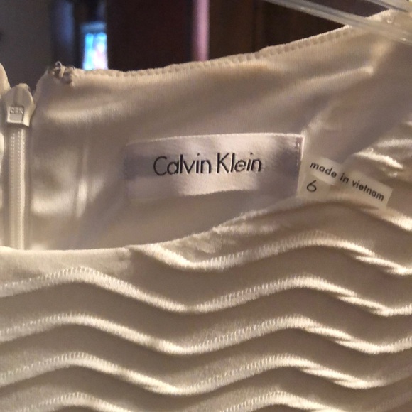 Calvin Klein textured party dress. - Picture 4 of 4